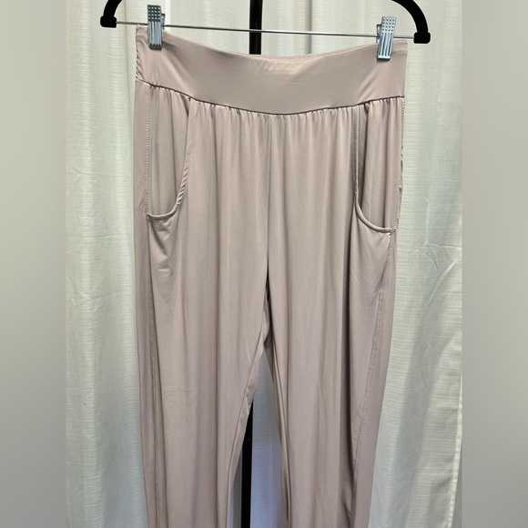 Zyia Lilac Jogger in a Bottle | size Medium - Picture 2 of 9